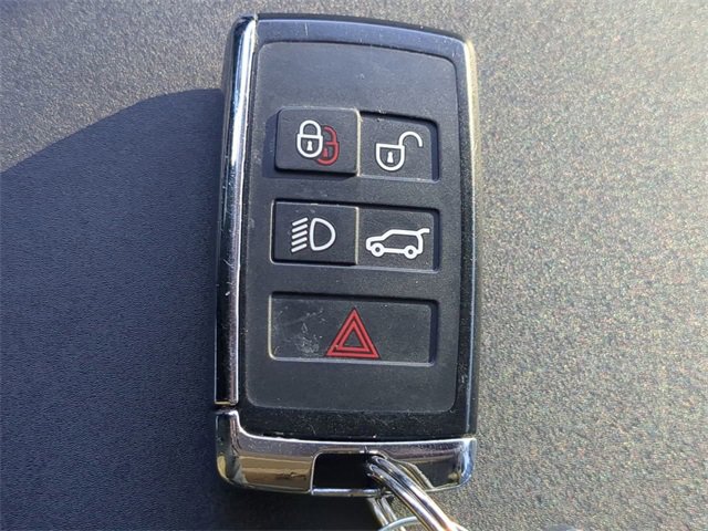 Used 2020 Land Rover Discovery Landmark image 27