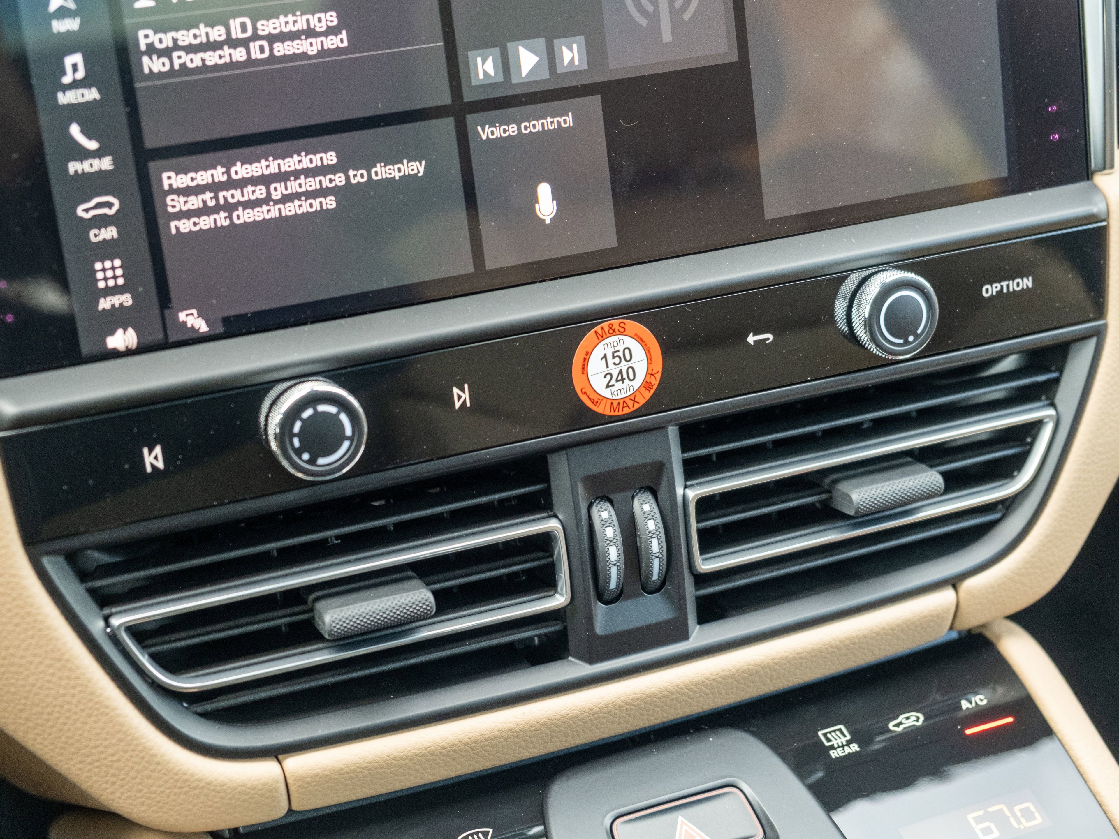 Certified 2026 Porsche Macan AWD/4WD image 21