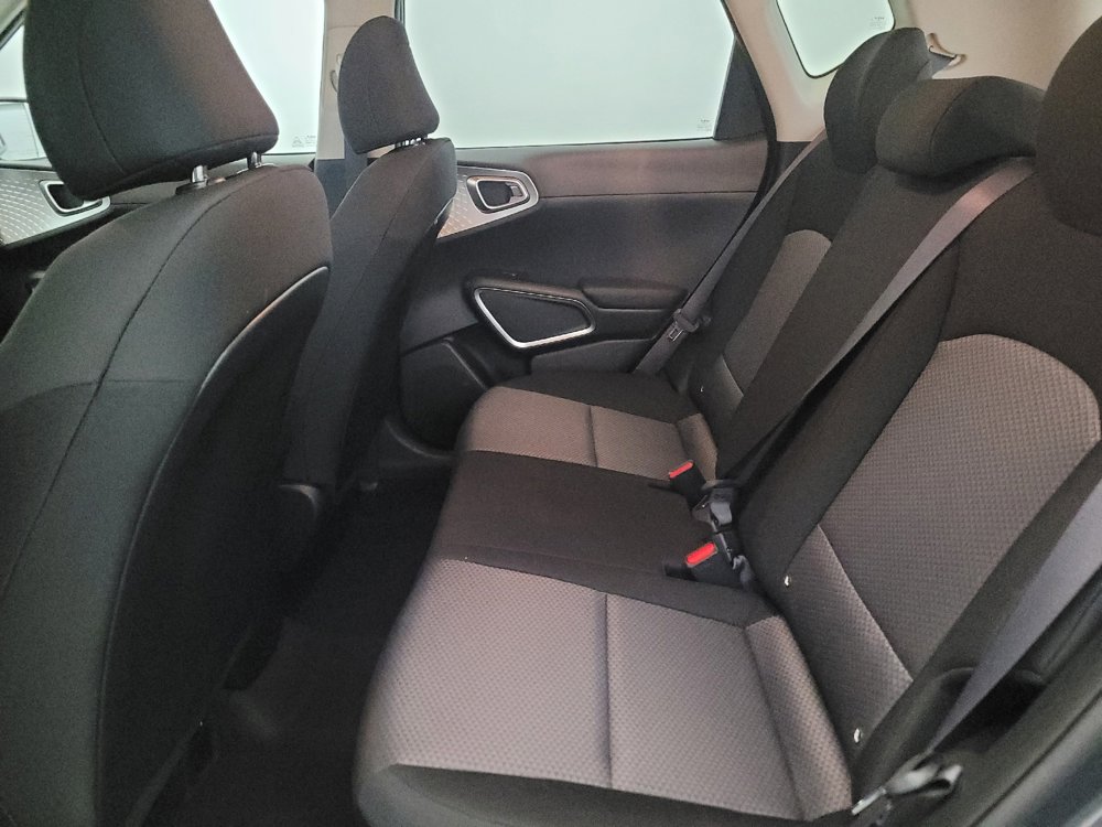 Used 2025 Kia Soul LX FWD image 18