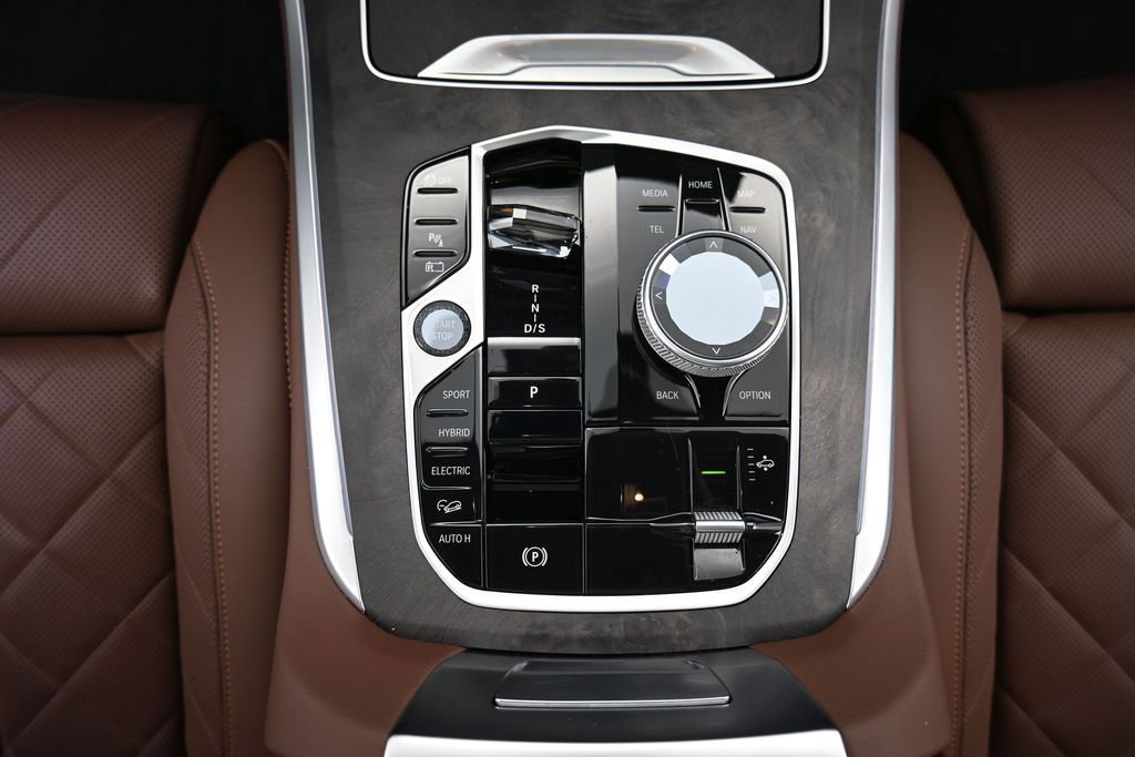 Used 2024 BMW X5 xDrive50e w/ Executive Package AWD/4WD image 15