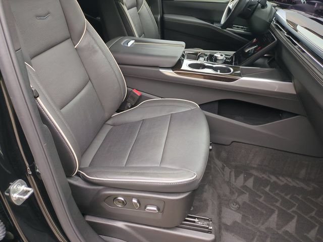 Used 2025 Cadillac Escalade Premium Luxury AWD/4WD image 18