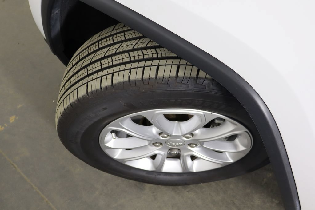 Used 2022 Jeep Grand Cherokee Laredo E RWD image 42