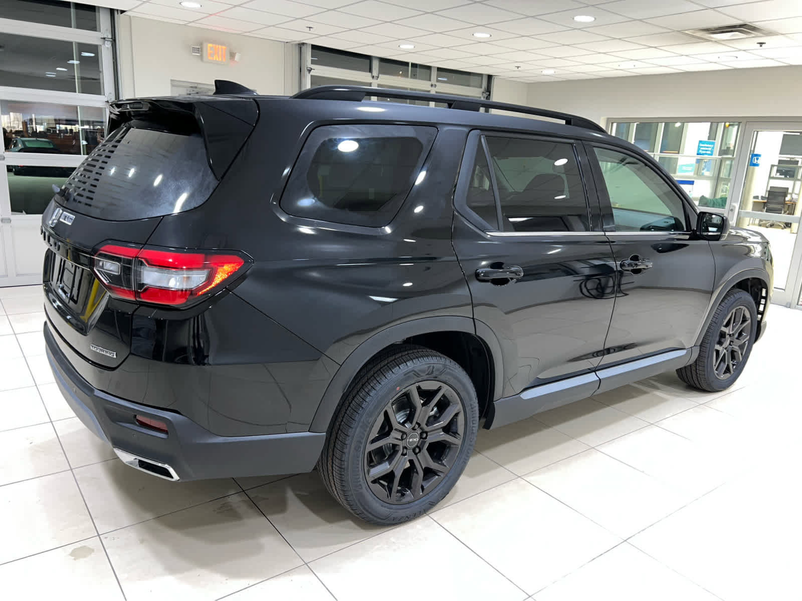 New 2025 Honda Pilot Touring image 6