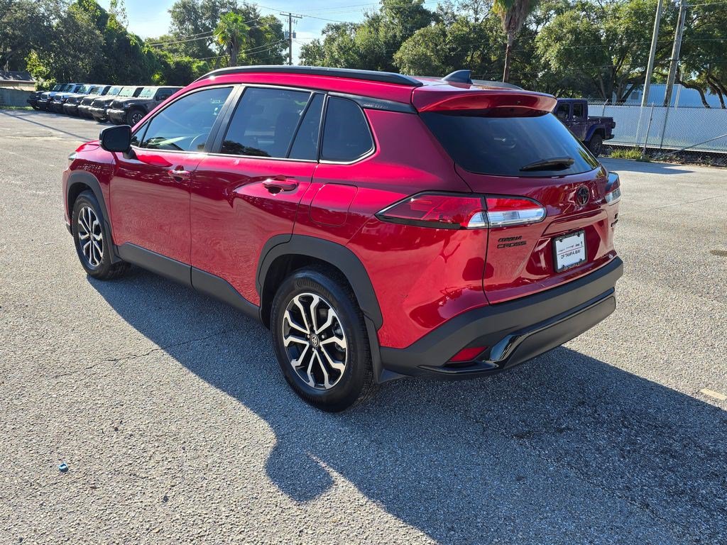 Used 2025 Toyota Corolla Cross AWD Hybrid w/ Moonroof Package image 4