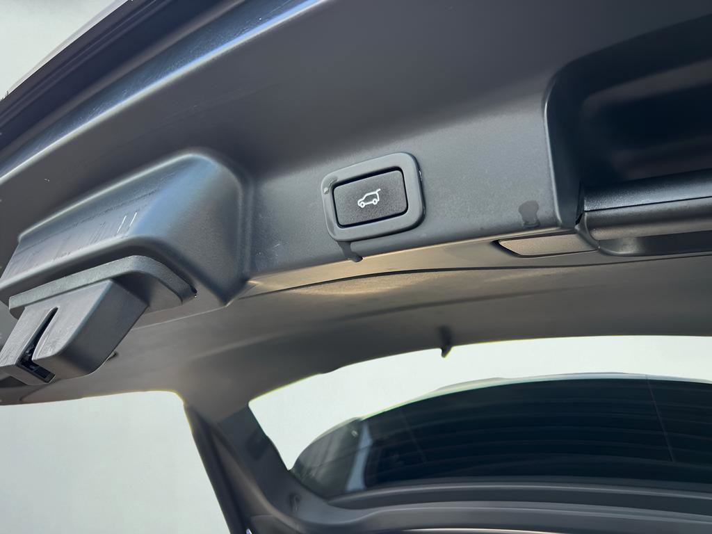 Used 2019 Jaguar F-PACE Prestige image 20