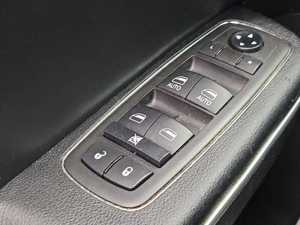 Used 2021 Chrysler 300 Touring w/ Sport Appearance Package RWD image 27