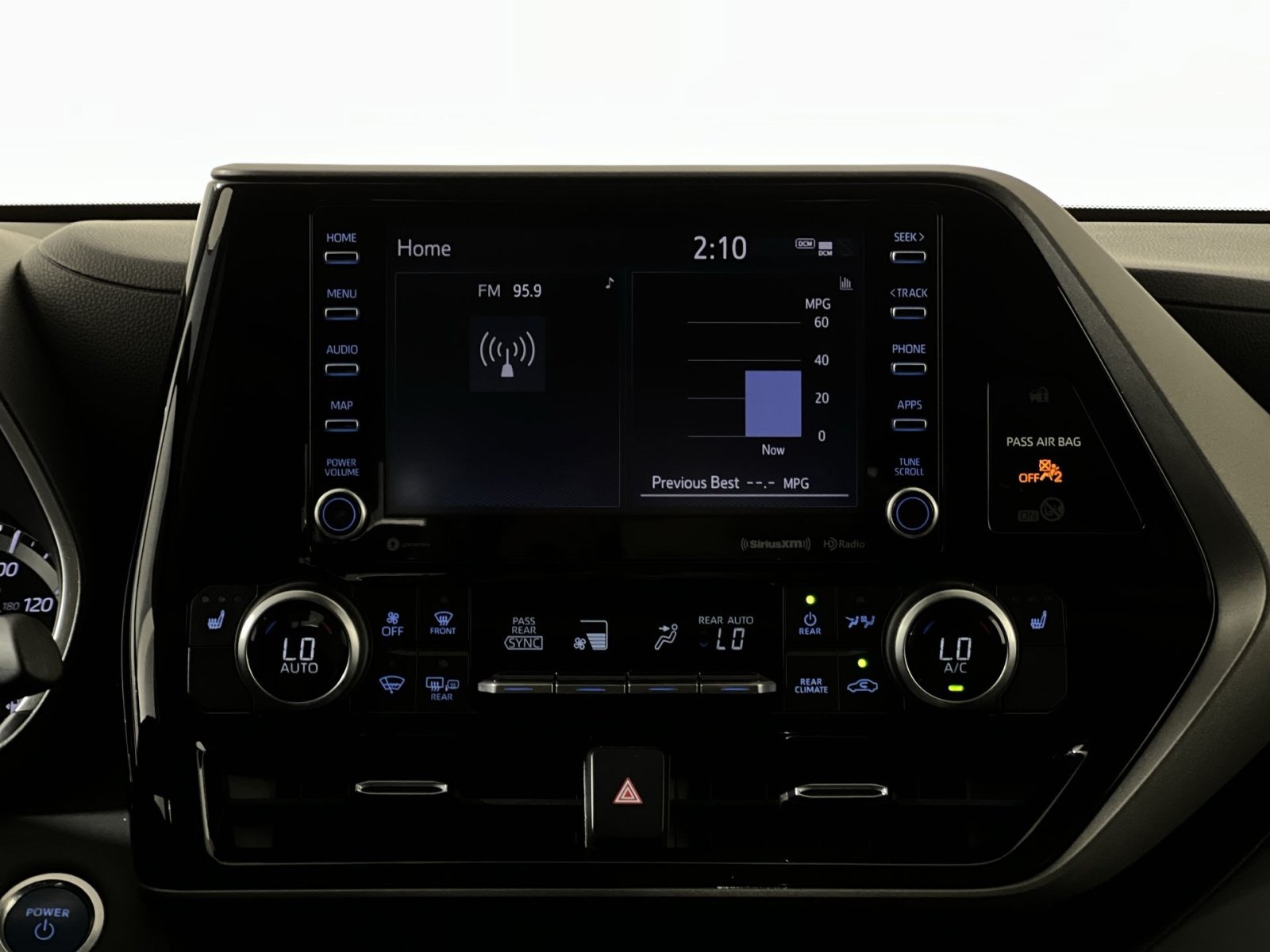 Used 2021 Toyota Highlander XLE AWD/4WD image 20
