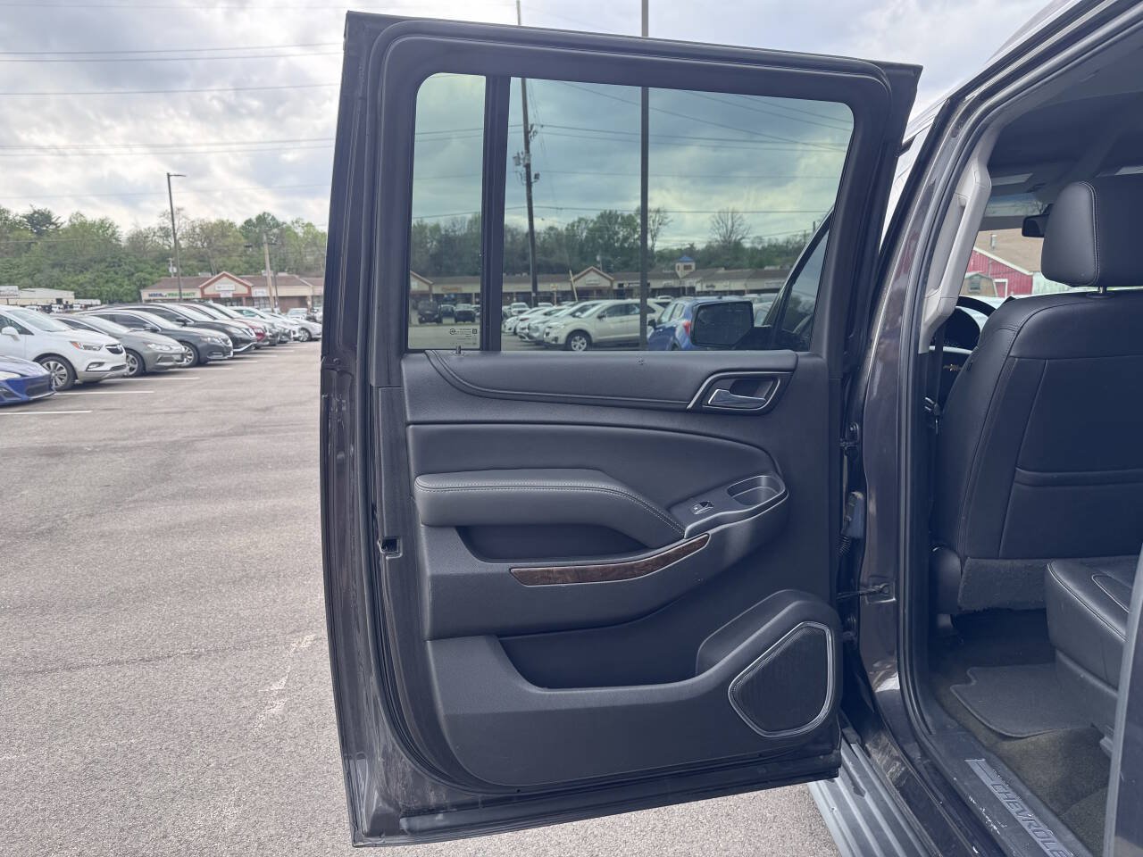 Used 2018 Chevrolet Suburban LT AWD/4WD image 13