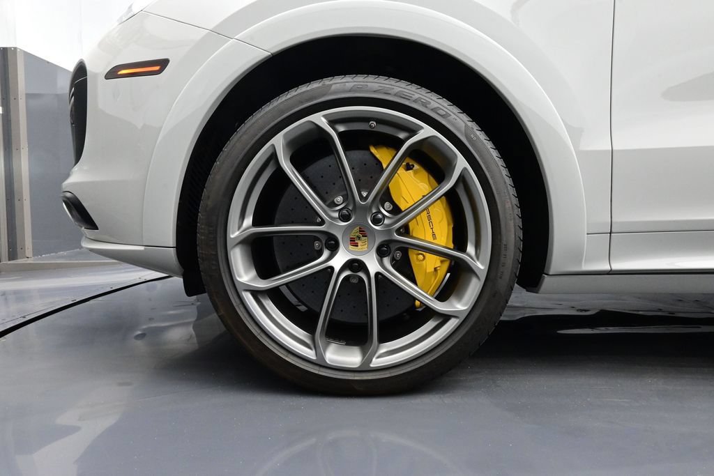 Certified 2021 Porsche Cayenne Turbo S w/ Lightweight Sport Package AWD/4WD image 6