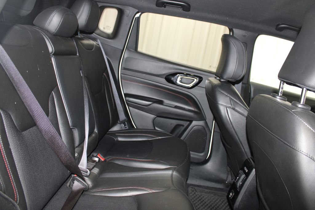 Used 2025 Jeep Compass Trailhawk image 31