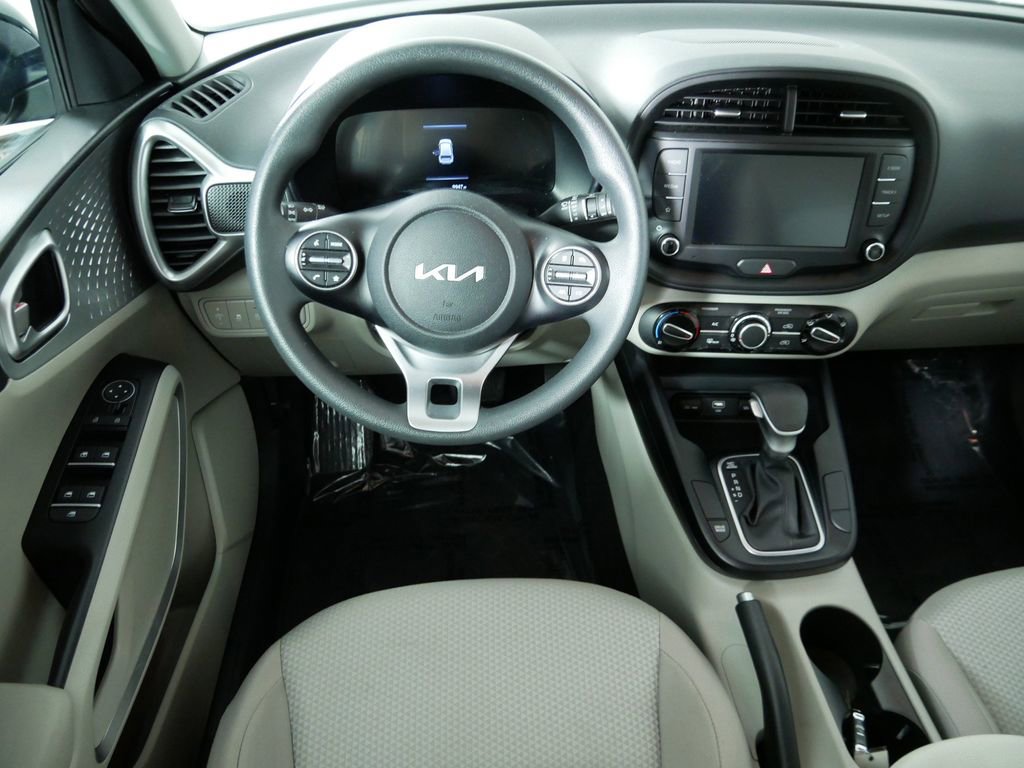 Used 2025 Kia Soul LX image 20