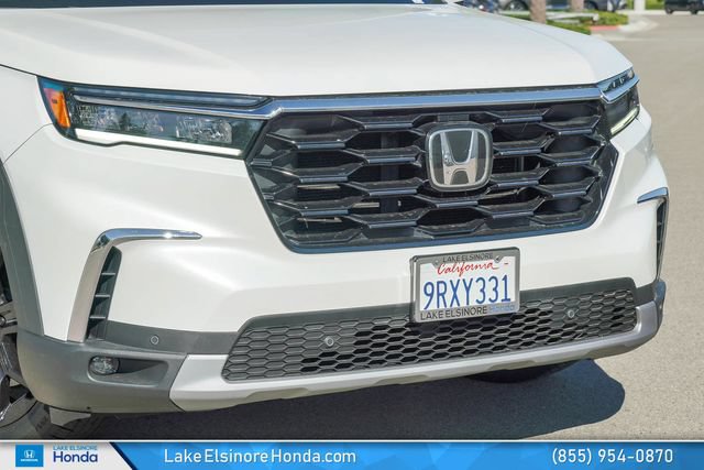Used 2025 Honda Pilot Touring image 2