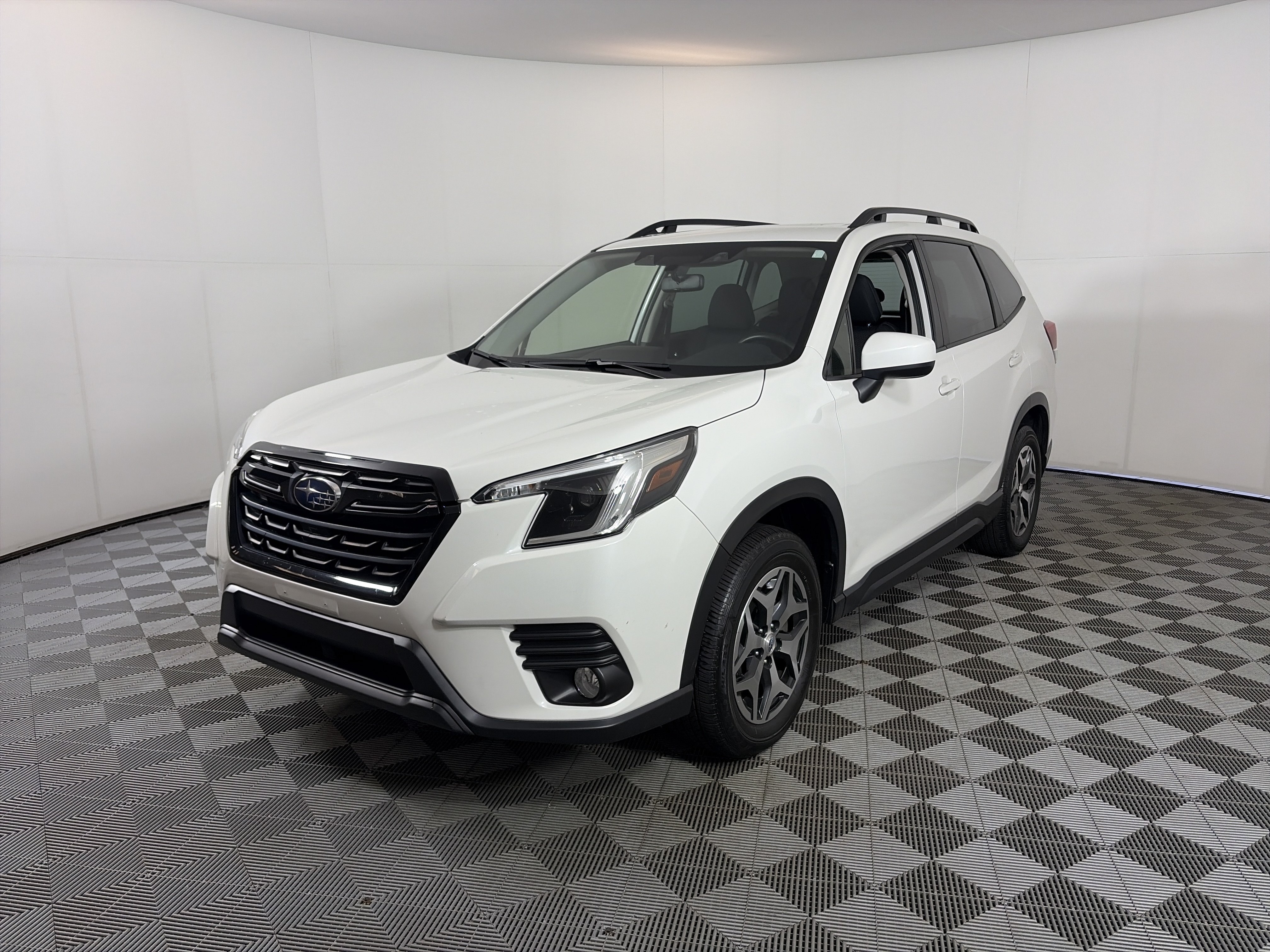 Certified 2023 Subaru Forester Premium AWD/4WD image 2