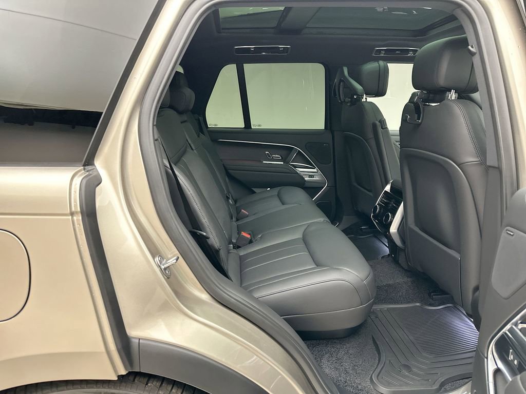New 2026 Land Rover Range Rover SE image 15
