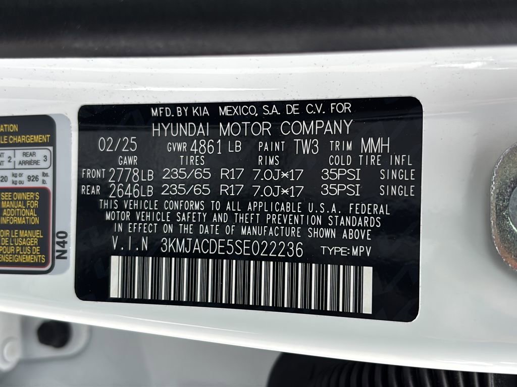 Certified 2025 Hyundai Tucson SE image 44