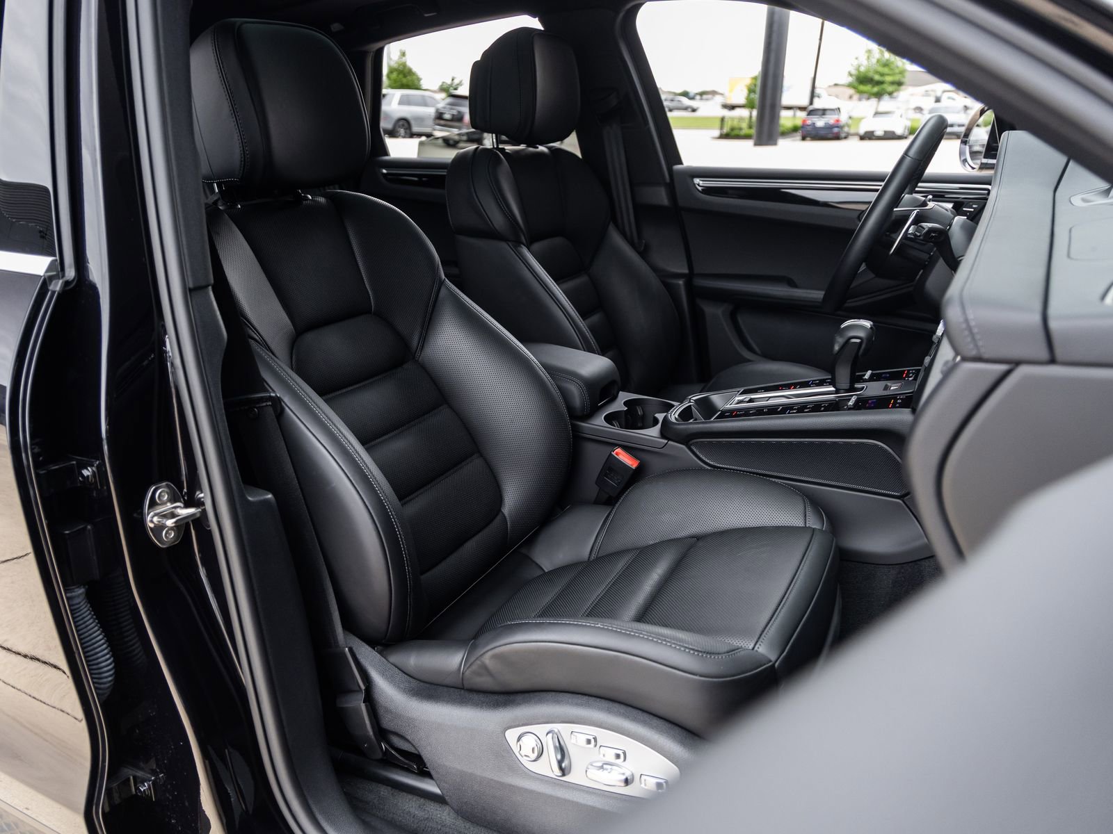 Certified 2022 Porsche Macan S image 46