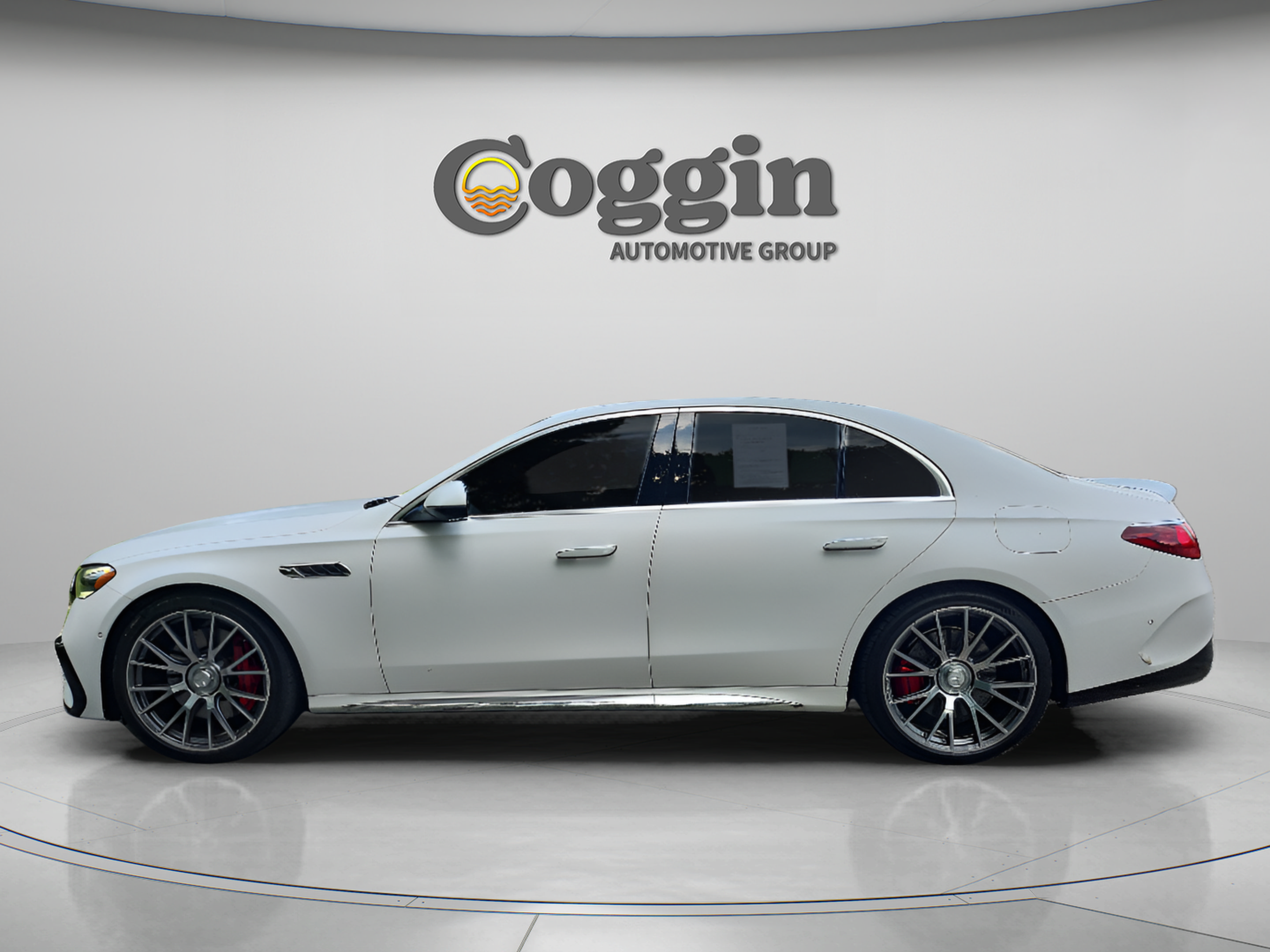 Used 2025 Mercedes-Benz E 53 AMG e 4MATIC Sedan image 2