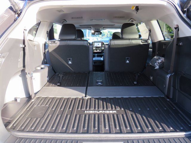 New 2025 Toyota Highlander XLE image 20