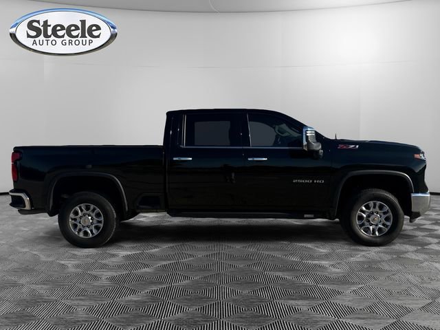 Used 2025 Chevrolet Silverado 2500 LTZ w/ LTZ Convenience Package image 6