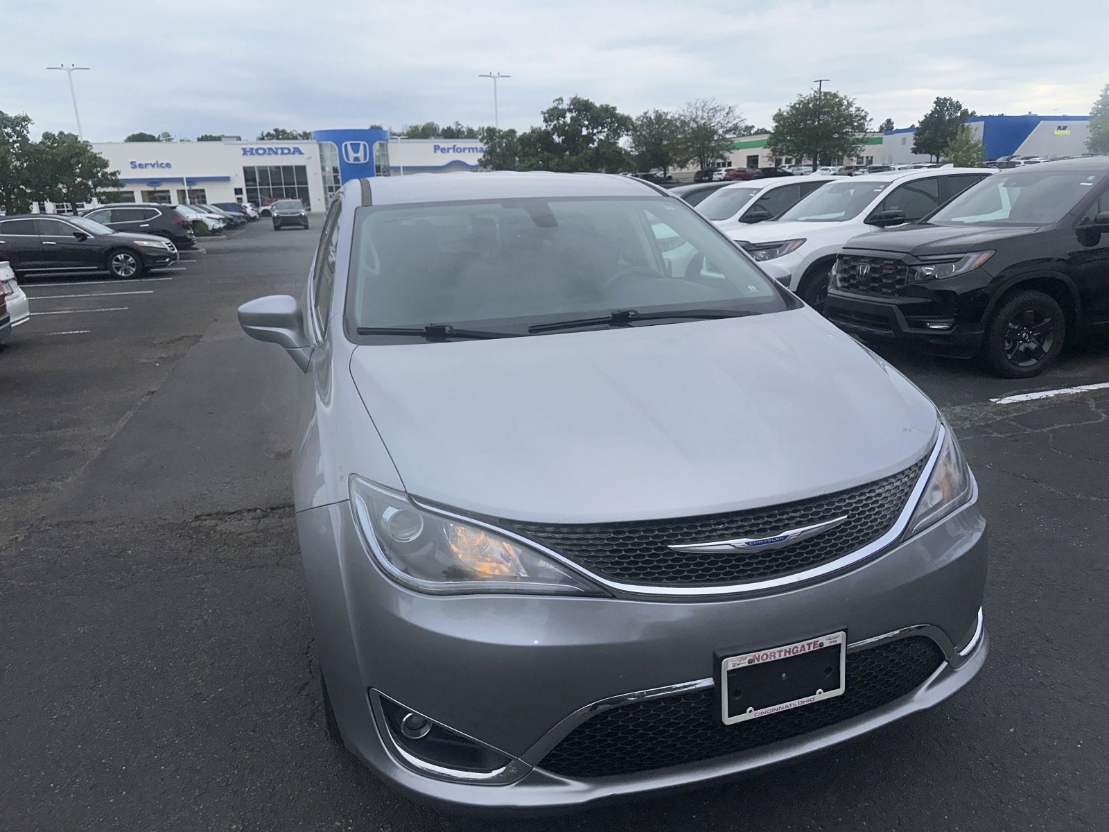 Used 2019 Chrysler Pacifica Touring Plus w/ Tire & Wheel Group FWD image 18