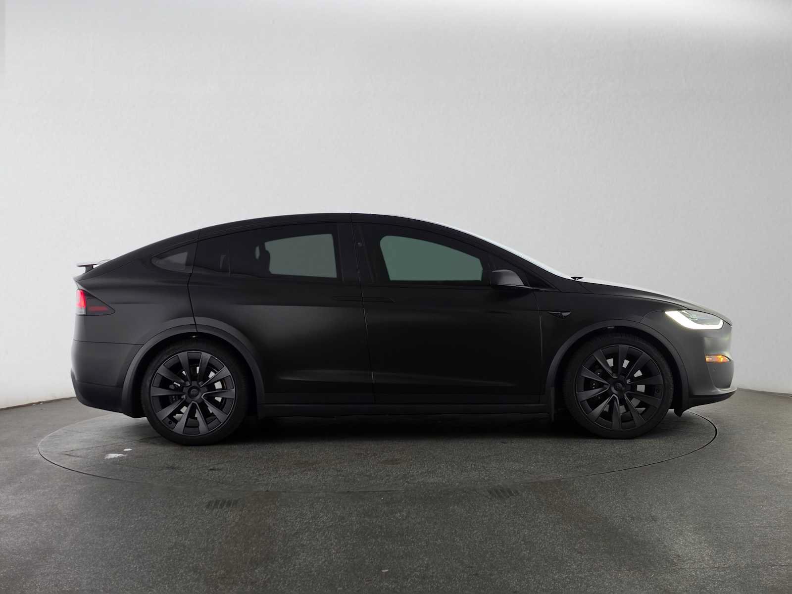 Used 2022 Tesla Model X AWD/4WD image 2