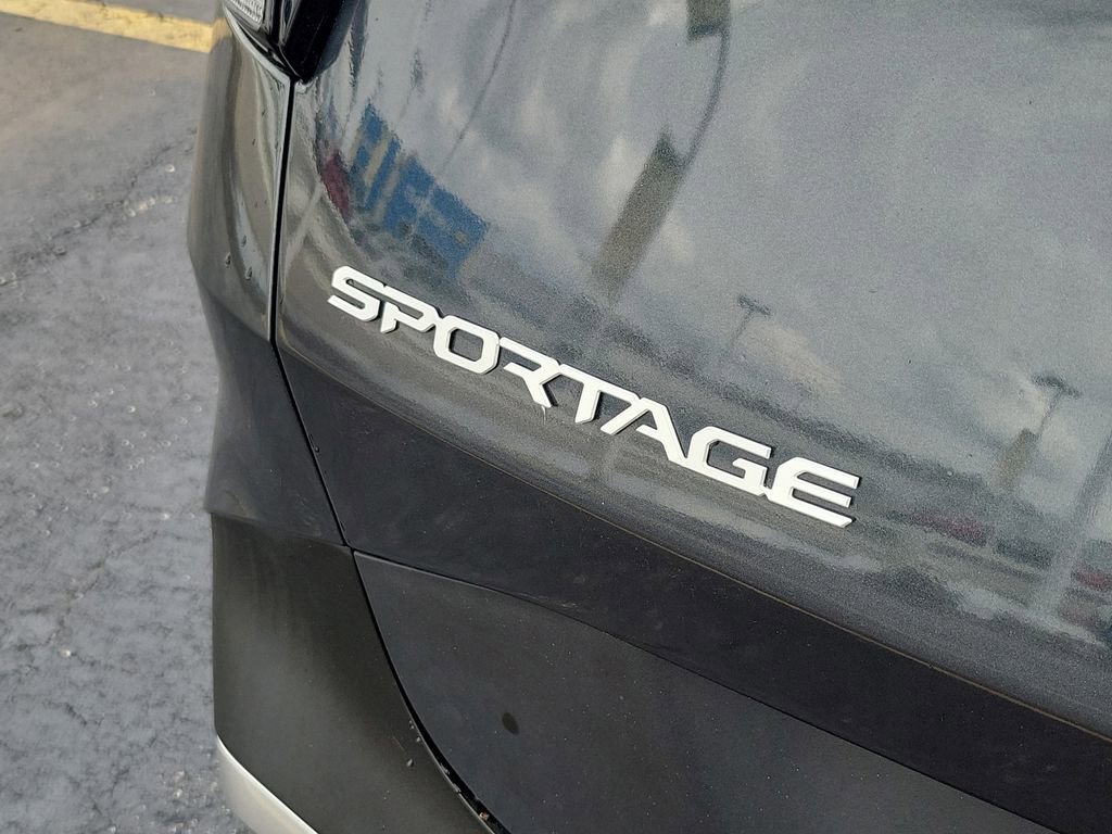 Used 2025 Kia Sportage LX FWD image 8