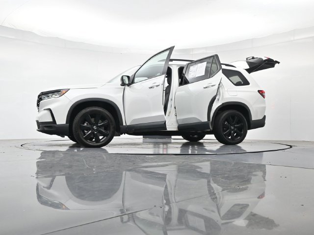 Used 2025 Honda Pilot Black Edition image 57