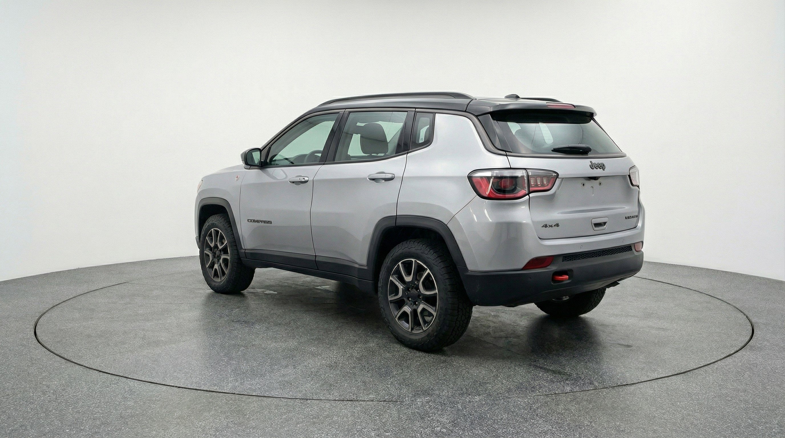 Used 2025 Jeep Compass Trailhawk AWD/4WD image 6
