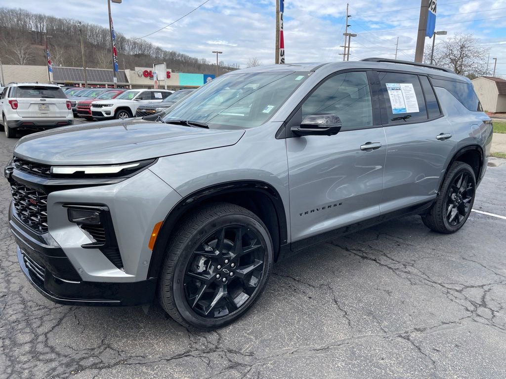 Used 2026 Chevrolet Traverse RS image 2