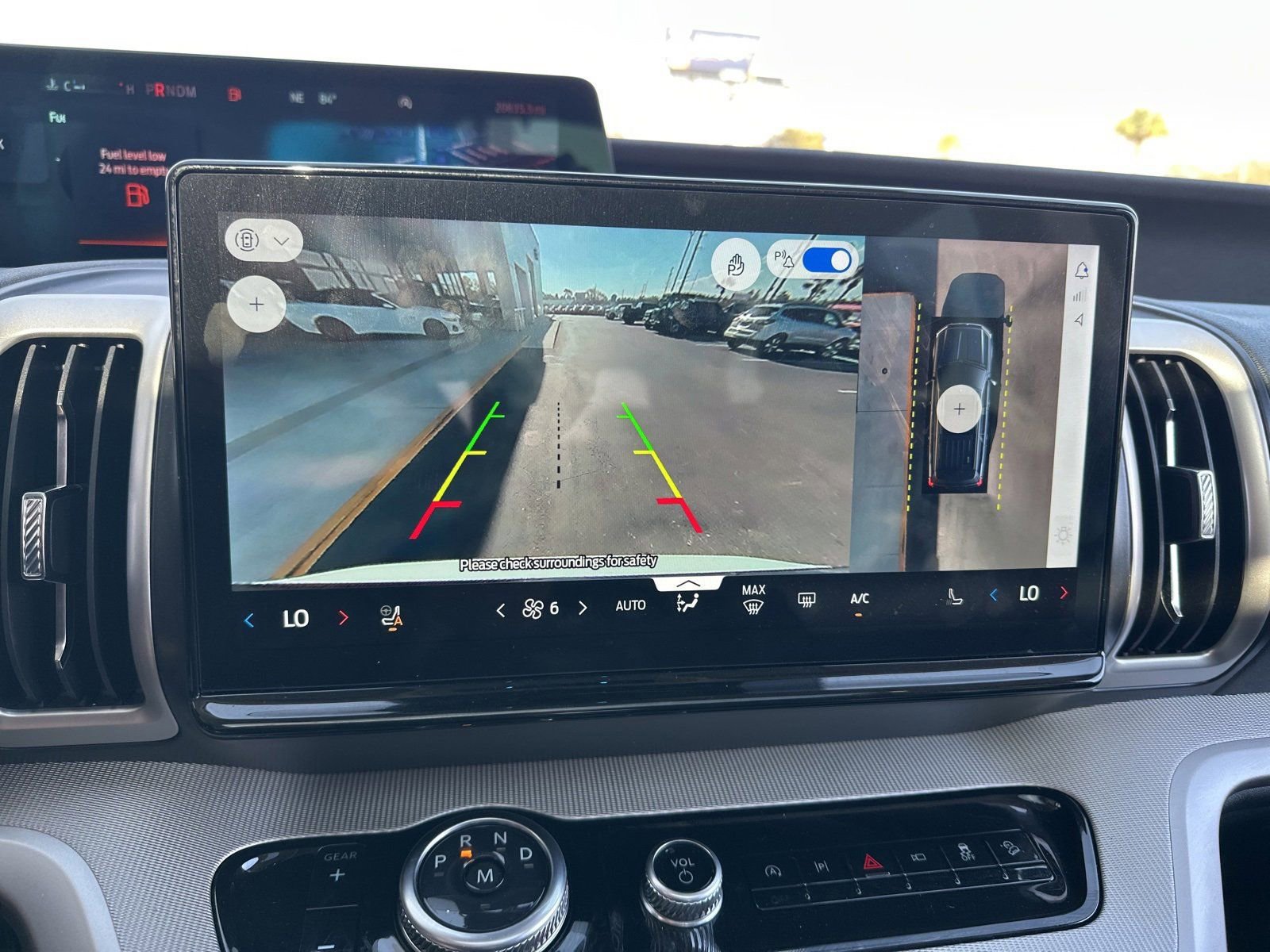 Used 2025 Ford Expedition Active image 29