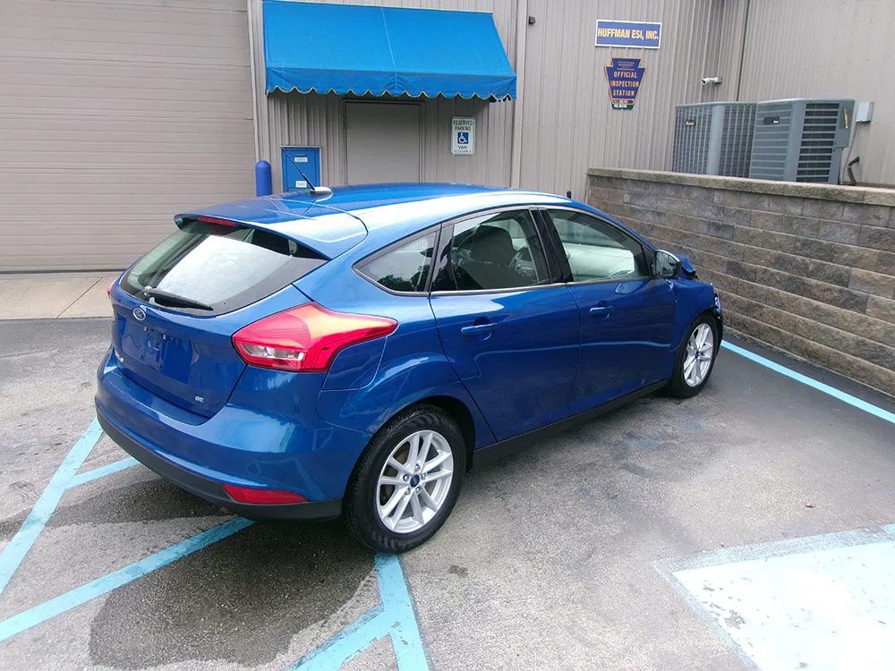 Used 2018 Ford Focus SE FWD image 2