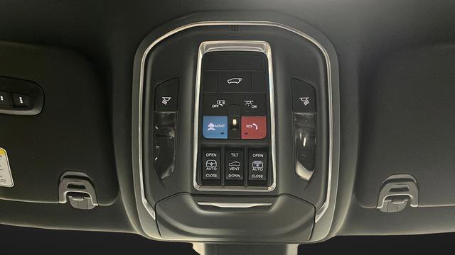 Used 2024 Jeep Wagoneer L Series II w/ Convenience Group I image 37