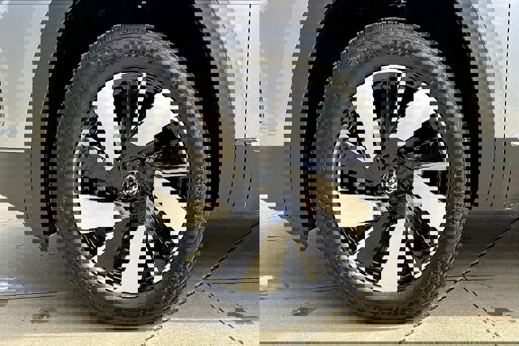 New 2025 Volkswagen Atlas Cross Sport SEL image 8