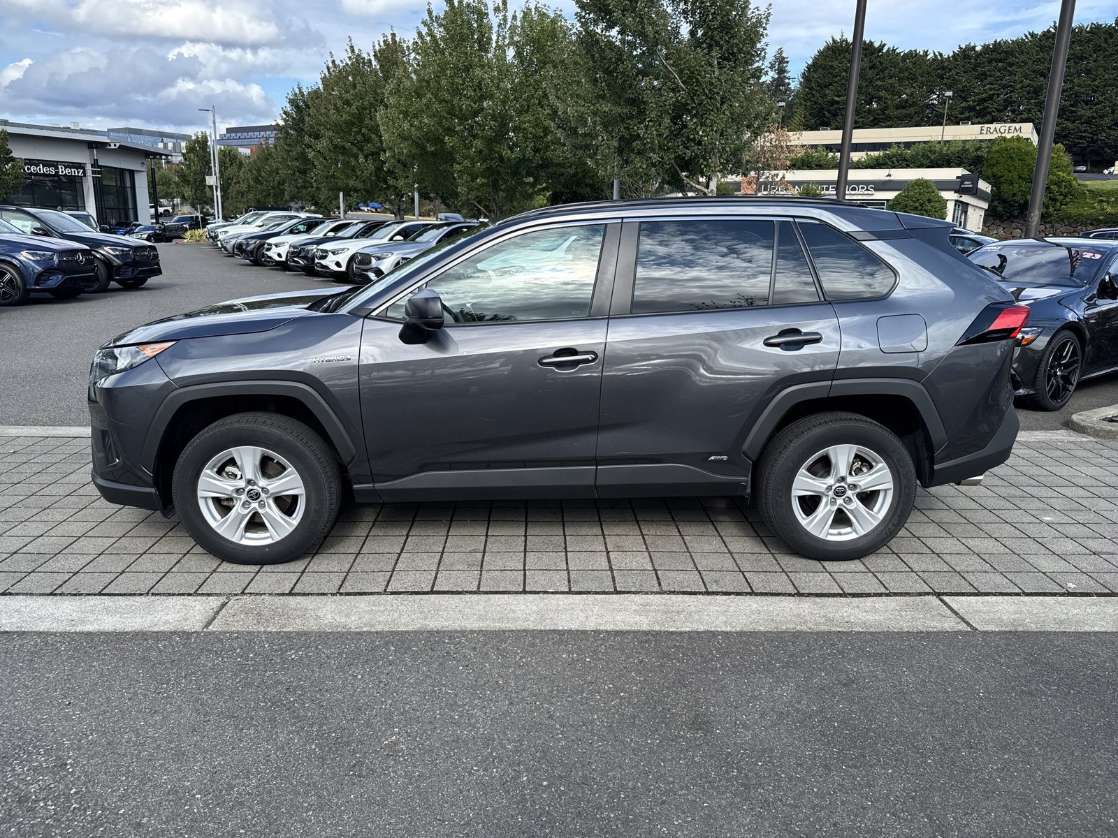 Used 2021 Toyota RAV4 LE AWD/4WD image 8