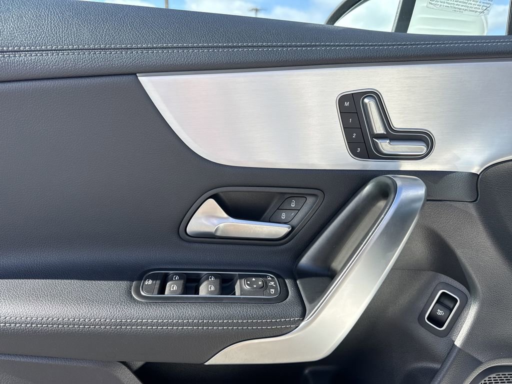 Used 2025 Mercedes-Benz CLA 250 image 23