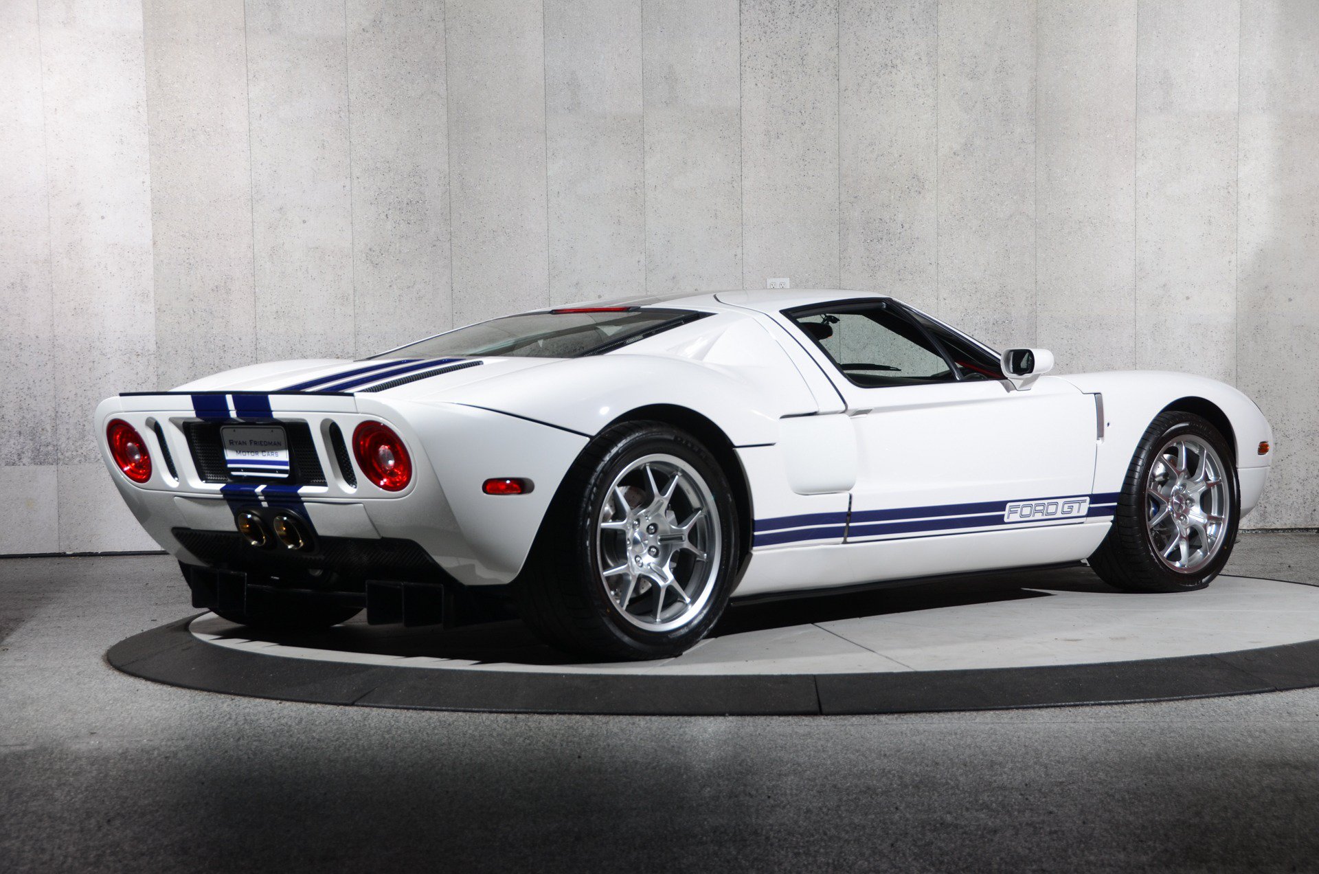 Used 2006 Ford GT RWD image 33