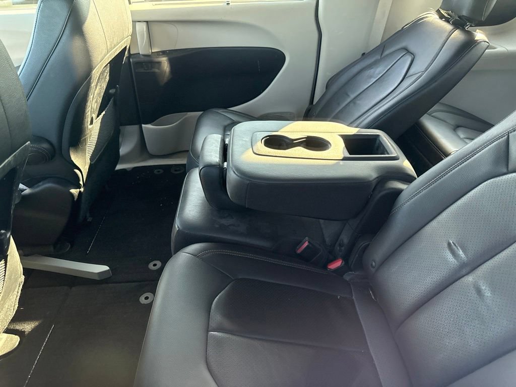 Used 2019 Chrysler Pacifica Touring-L FWD image 13