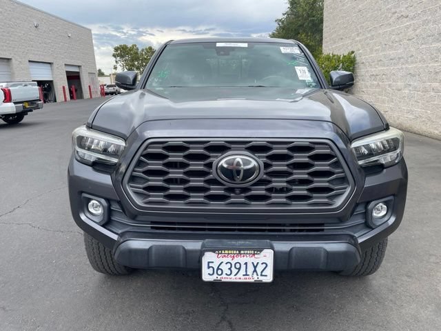 Used 2020 Toyota Tacoma TRD Off-Road w/ TRD Premium Off Road Package AWD/4WD image 2