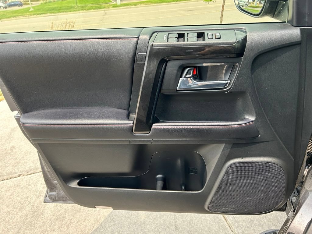 Used 2021 Toyota 4Runner Venture w/ Moonroof Package AWD/4WD image 11