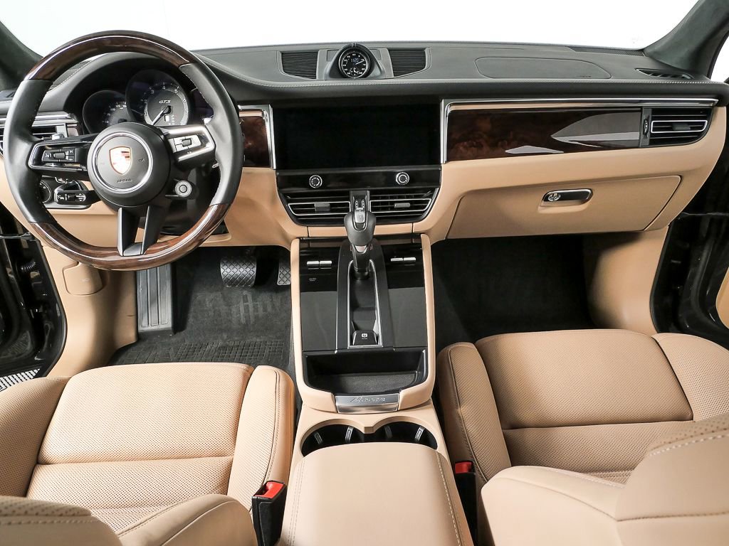 Certified 2025 Porsche Macan GTS image 19