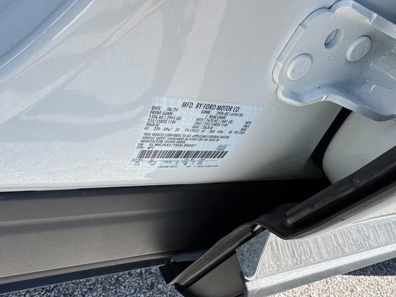 Certified 2025 Lincoln Aviator AWD image 28