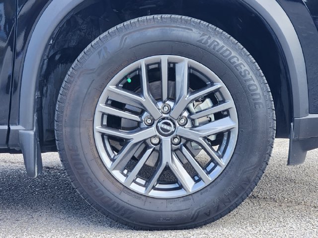Used 2023 Nissan Rogue S FWD image 11