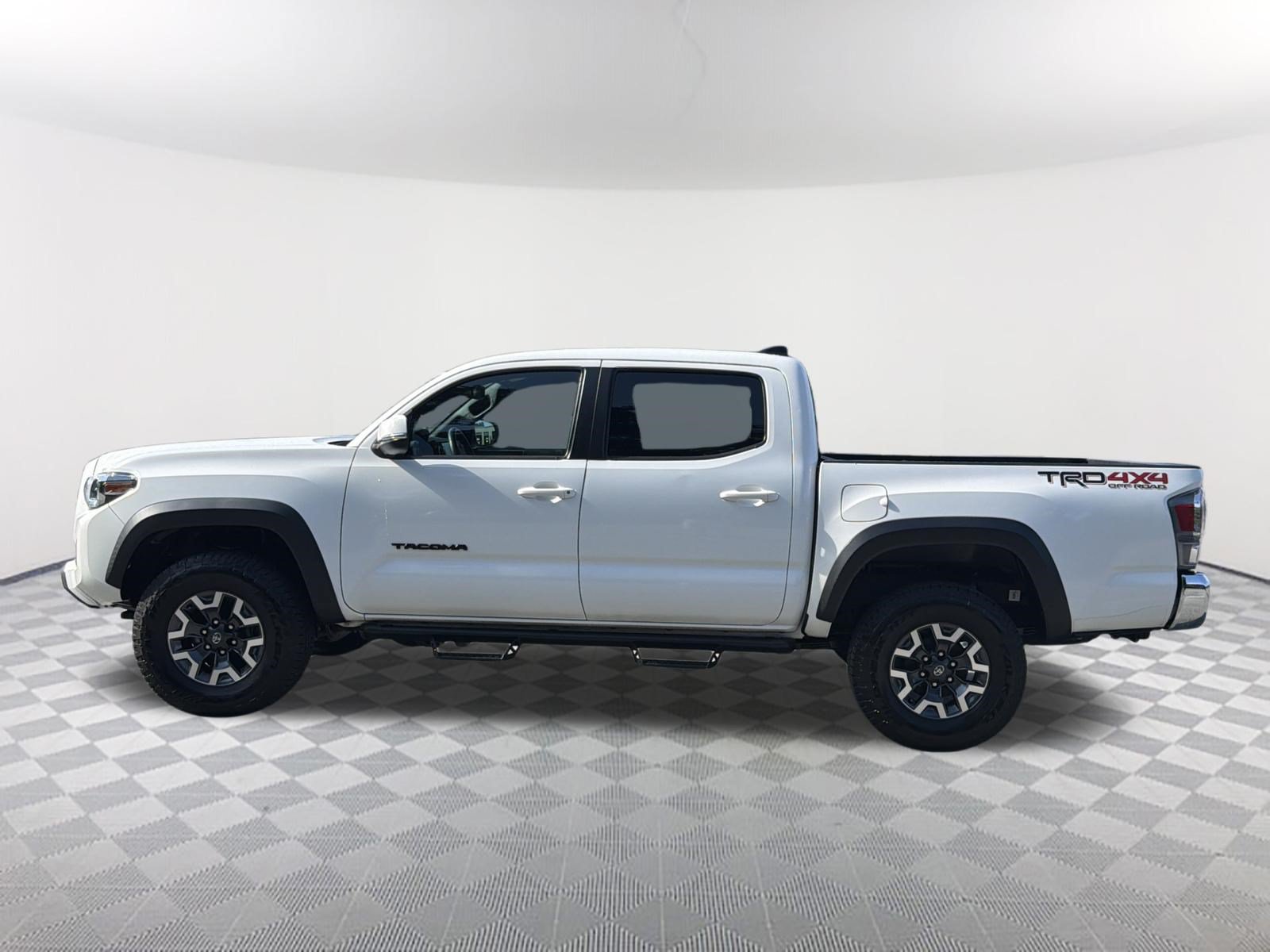 Used 2023 Toyota Tacoma TRD Off-Road w/ Black Out Package (TMS) AWD/4WD image 2