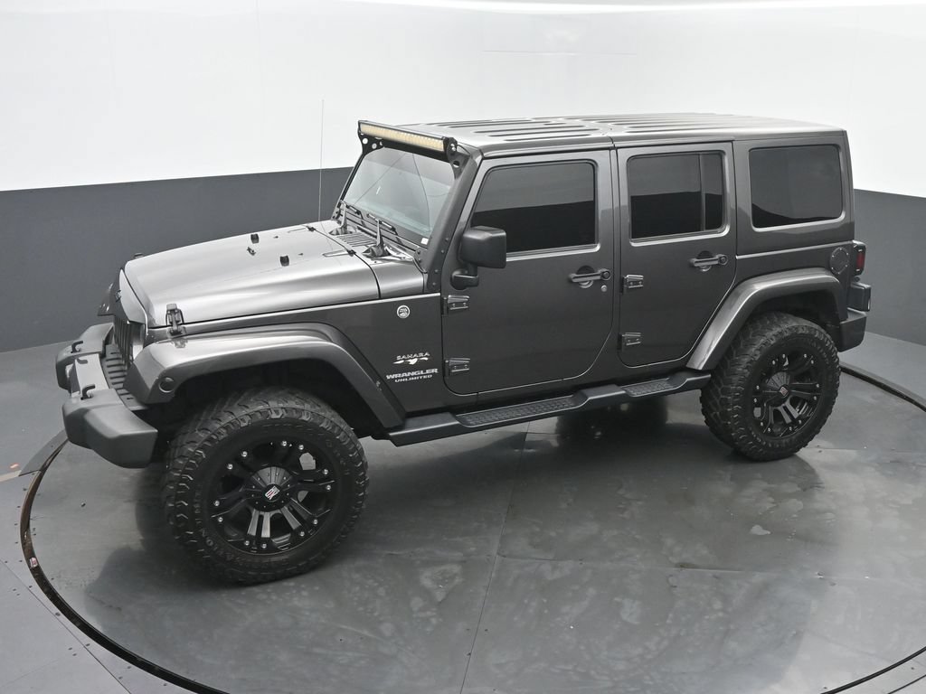 Used 2016 Jeep Wrangler Unlimited Sahara w/ Connectivity Group AWD/4WD image 40