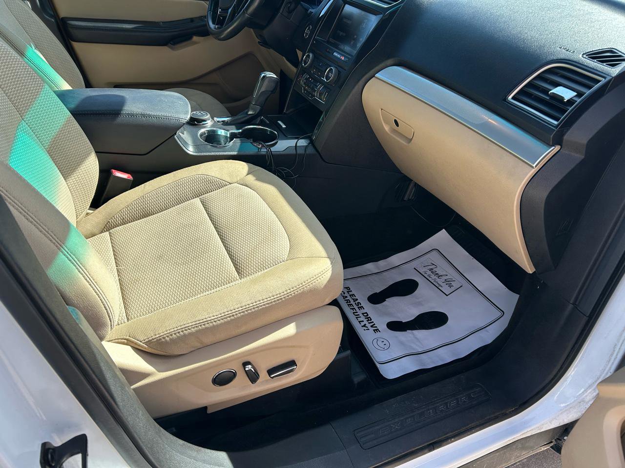 Used 2016 Ford Explorer XLT image 12