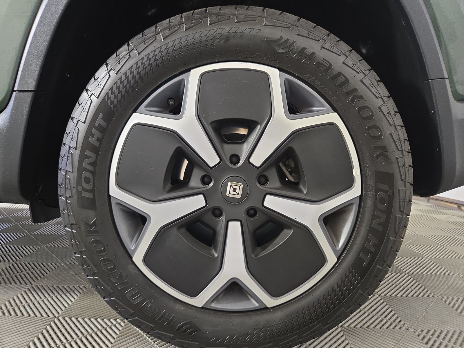 Used 2024 Rivian R1T Adventure Dual AWD/4WD image 10