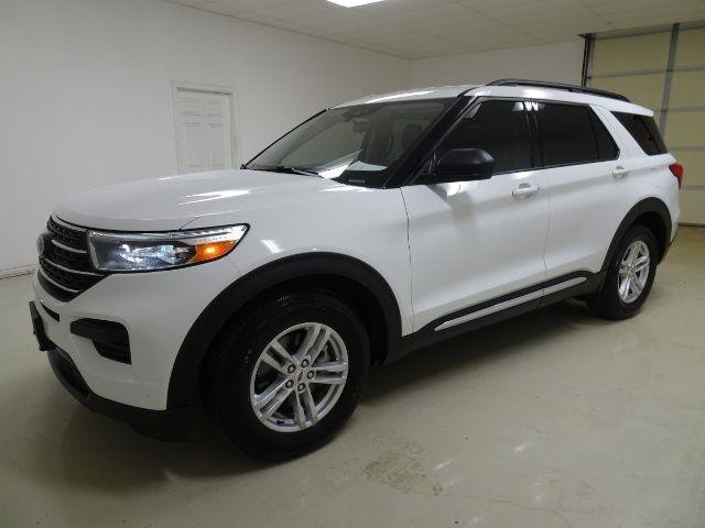 Used 2021 Ford Explorer XLT RWD image 3