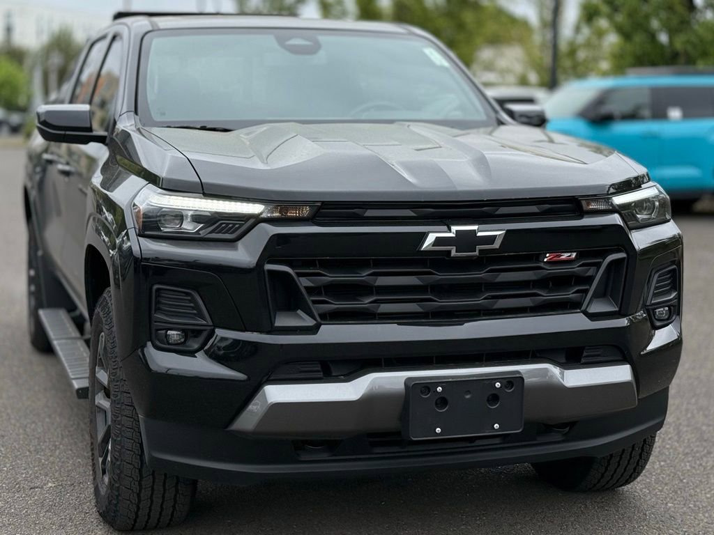 Used 2025 Chevrolet Colorado Z71 w/ Midnight Edition AWD/4WD image 7