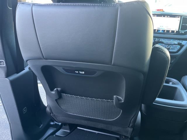 Used 2026 Chrysler Pacifica Select w/ S Appearance Package FWD image 15