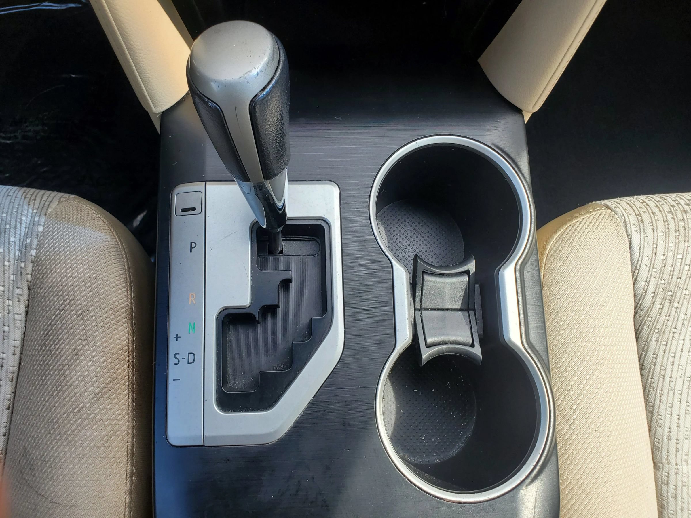 Used 2012 Toyota Camry LE FWD image 35